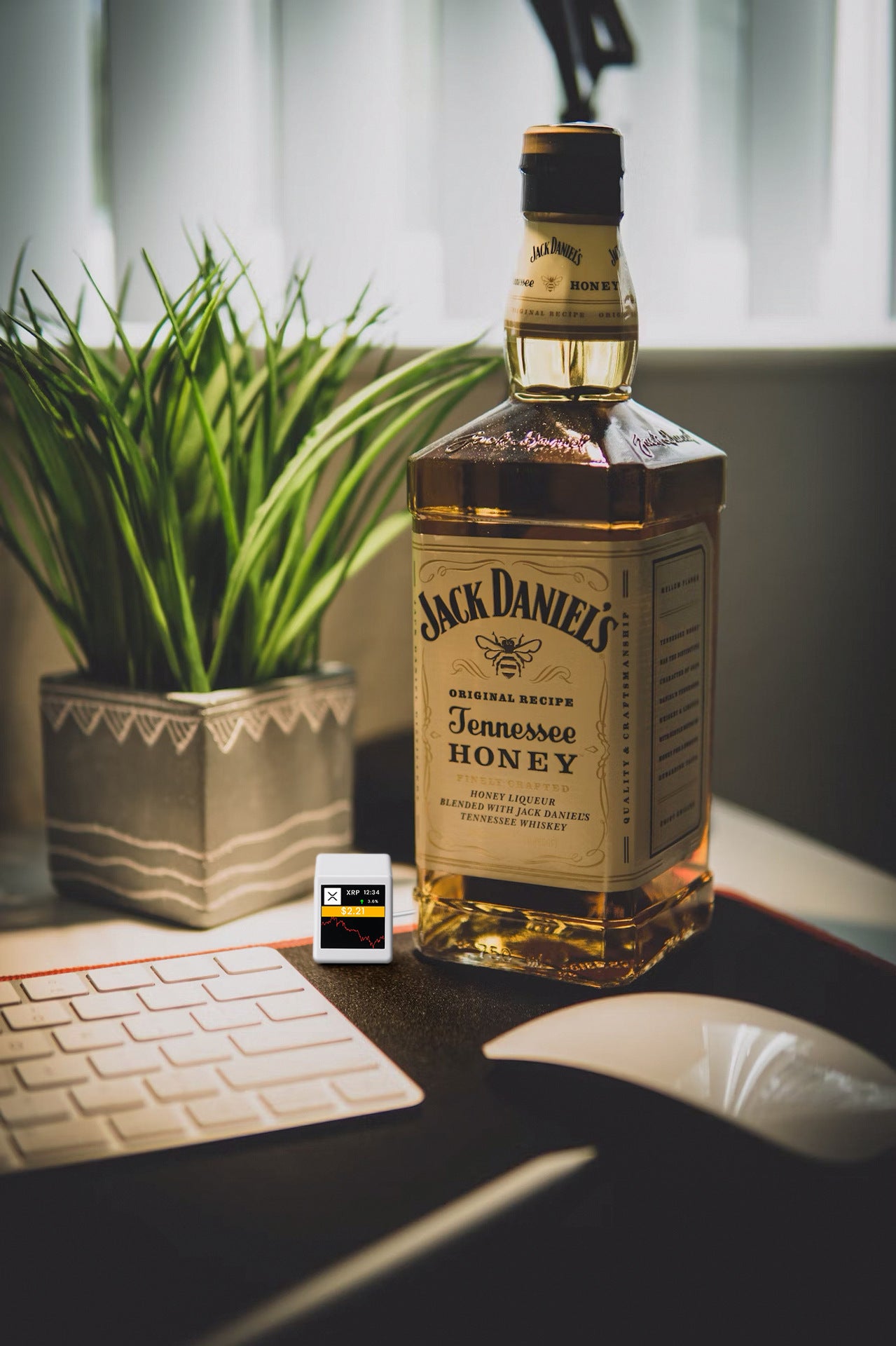 Crypto Cube Display - WiFi Real-Time Cryptocurrency Ticker & Weather Clock